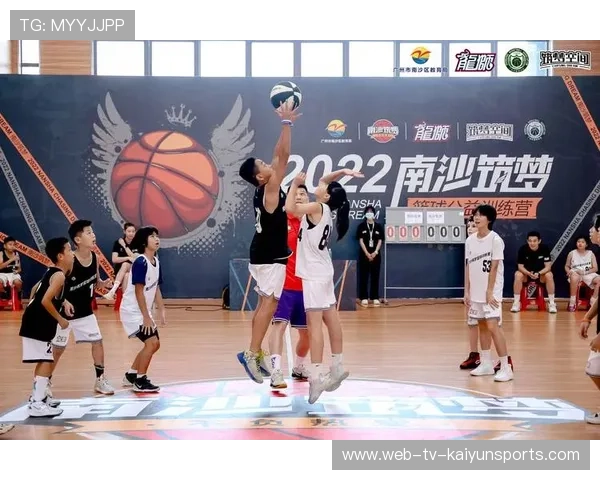 职业球员公益训练课吸引大量青少年参与，职业球员训练视频